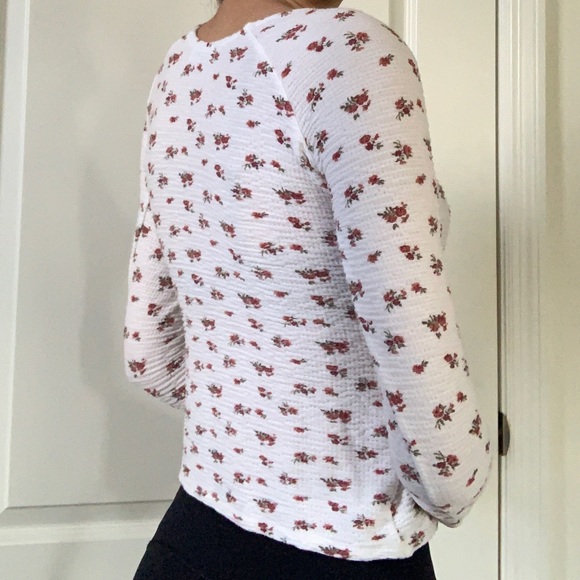 Hollister XS White Cinched Floral Longsleeve - Picture 3 of 4